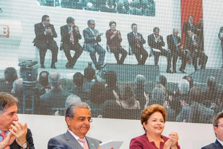 
	Dilma Rousseff: &quot;nossa d&iacute;vida l&iacute;quida, na rela&ccedil;&atilde;o do setor p&uacute;blico sobre o PIB (Produto Interno Bruto), &eacute; uma das menores do mundo&quot;, disse
 (Roberto Stuckert Filho/PR)