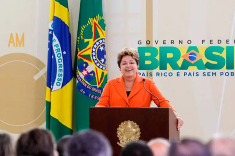 
	Dilma: a presidente alcan&ccedil;a 43,5% das inten&ccedil;&otilde;es de voto, enquanto a soma de A&eacute;cio Neves e de Eduardo Campos chega a 28,8%
 (Roberto Stuckert Filho/PR)