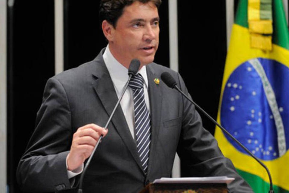 Senador usa verba de gabinete para fazer caridade