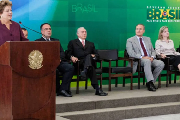 
	Presidenta Dilma Rousseff durante cerim&ocirc;nia de posse do Ministro de Estado dos Transportes, C&eacute;sar Borges: ela&nbsp;agradeceu o trabalho de Paulo S&eacute;rgio Passos, que comandava o Minist&eacute;rio dos Transportes.
 (Roberto Stuckert Filho/PR)