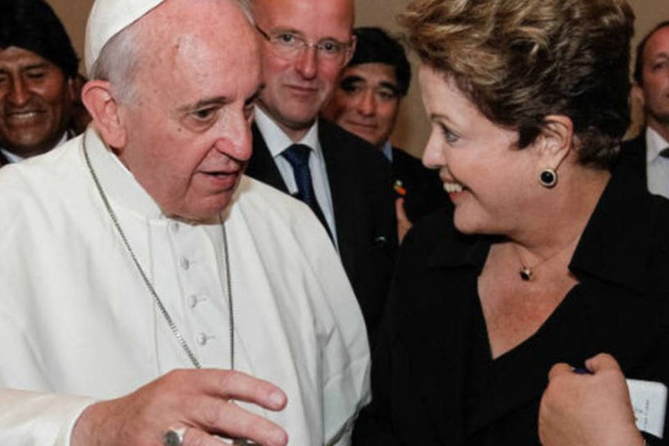 Papa volta a receber Dilma