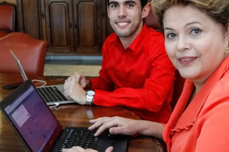 Presidenta Dilma Rousseff durante encontro com Jeferson Monteiro criador do Dilma Bolada (Roberto Stuckert Filho/PR)
