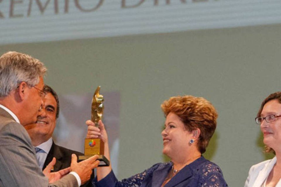 Manifestantes vaiam Dilma em evento sobre direitos humanos