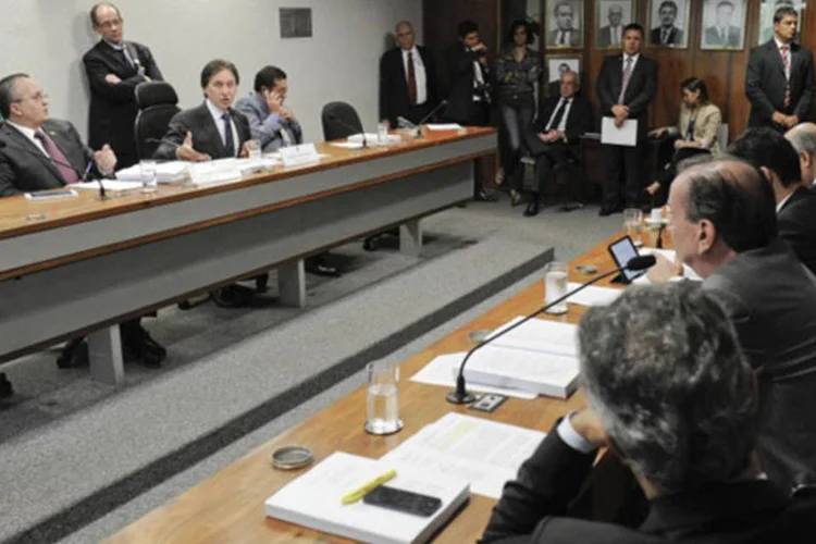 
	An&aacute;lise do relat&oacute;rio da Comiss&atilde;o de Reforma do C&oacute;digo Penal: Reis diz que &eacute; importante Congresso ouvir sociedade, mas teme que legislador e aplicador da lei ajam motivados por atos pontuais
 (Marcos Oliveira/Agência Senado)
