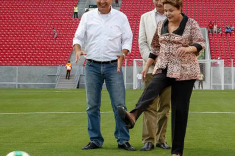 Presidente Dilma Rousseff com o governador de Pernambuco, Eduardo Campos, durante o primeiro Evento-Teste da Arena Pernambuco, em maio (Roberto Stuckert Filho/PR)