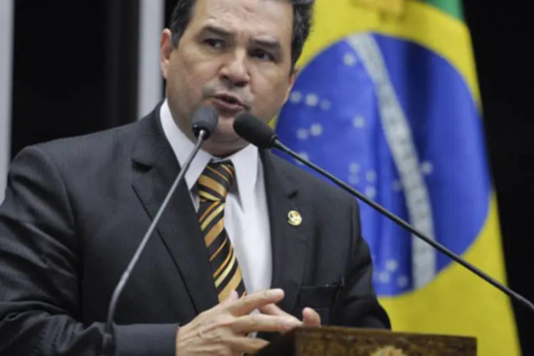 
	Senador Eduardo Lopes (PRB-RJ): requerimento foi feito pelo senador para incluir&nbsp;homofobia no novo C&oacute;digo Penal
 (Lia de Paula/Agência Senado)