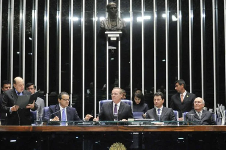 Sessão destinada à promulgação emenda que acaba com as votações secretas nos processos de cassação de mandatos parlamentares e no exame de vetos presidenciais (Geraldo Magela/Agência Senado)
