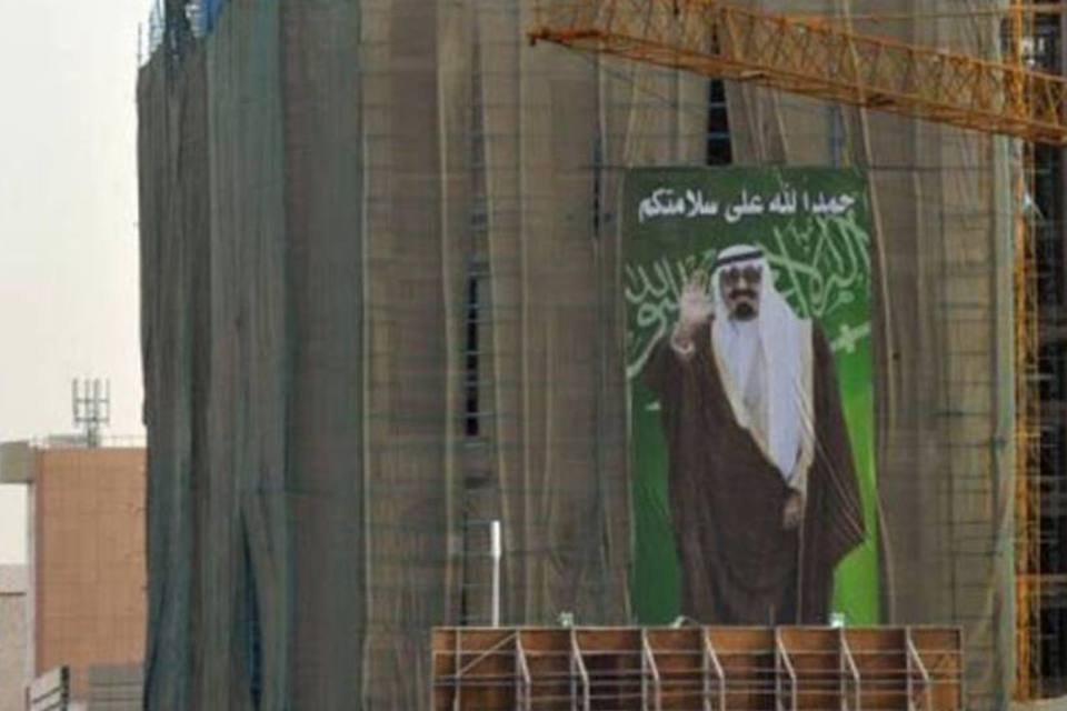 Rei saudita anuncia medidas sociais