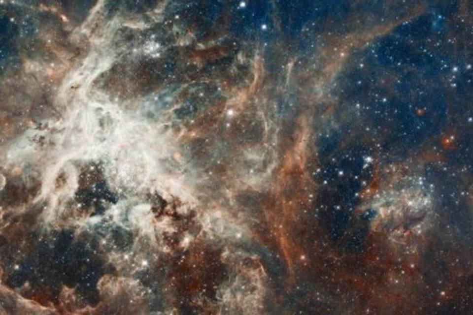 Imagem dedicada aos 22 anos do Hubble mostra região de estrelas