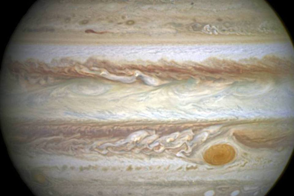 Hubble mostra que mancha vermelha de Júpiter está encolhendo