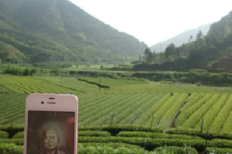 Imagem de Ling em Zhejing, no leste da China: apesar da doença, Ling se mostrou encantado com a iniciativa e agora passa um longo tempo vendo as fotos de "sua viagem" (Reprodução/China Daily)