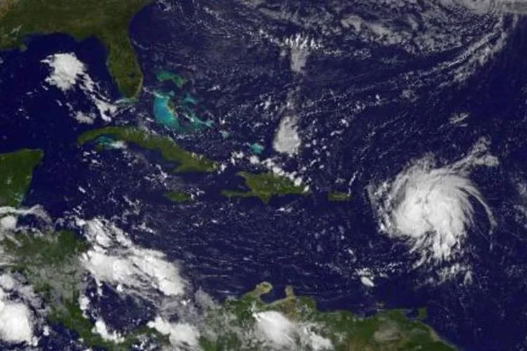 Imagem mostra a tempestade tropical Gonzalo: fenômeno continuará ganhando força (Handout via AFP)