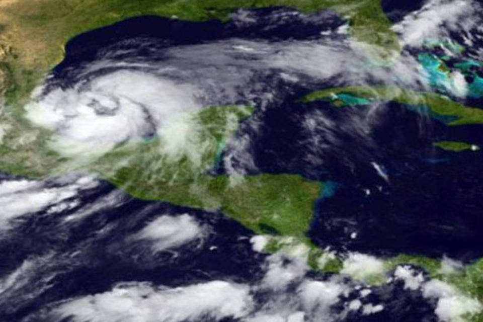 Tempestade Arlene se aproxima do litoral do México