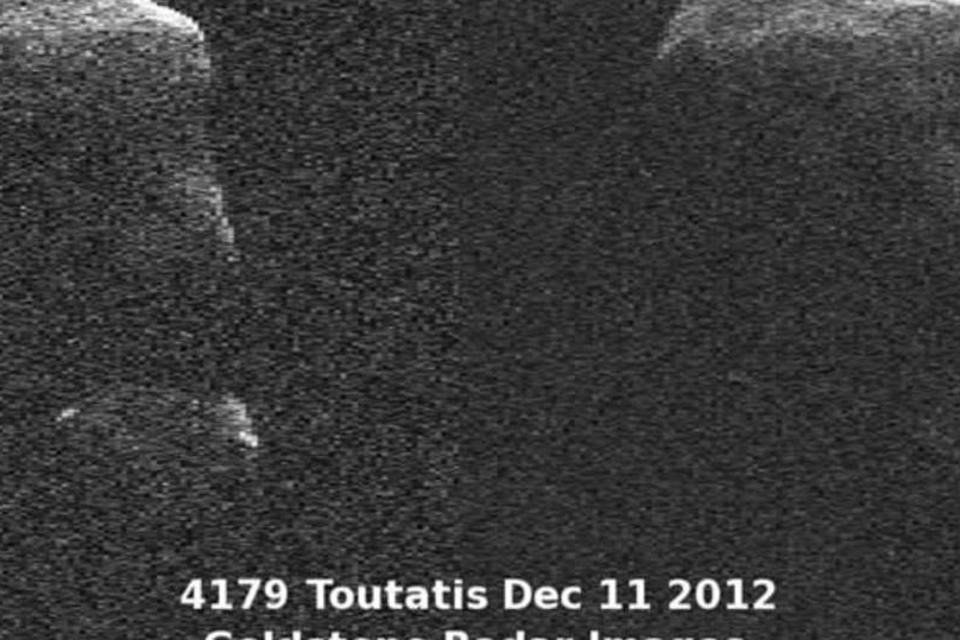 Grande asteroide voa perto da Terra sem ameaçar planeta