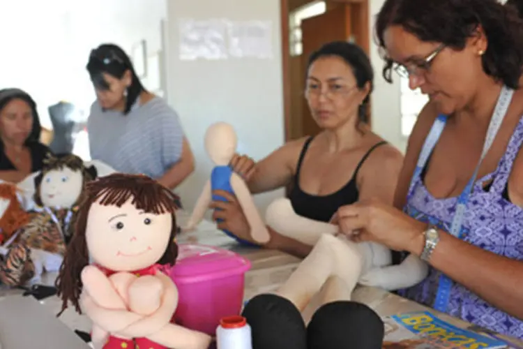 Oficina de bonecas de pano sela parceria entre empreendedoras individuais (Fernando Bizerra/BGPress)