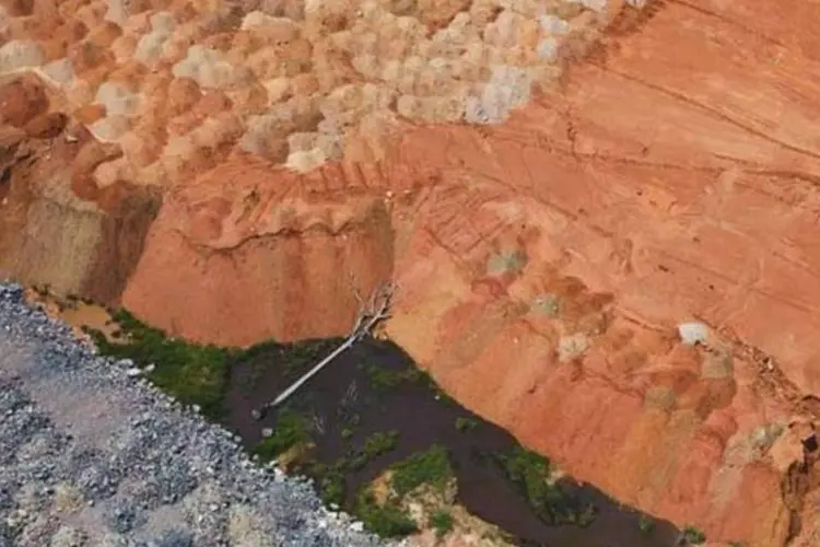 
	Obras de Belo Monte: Lu&iacute;s In&aacute;cio Adams, argumenta que a decis&atilde;o do TRF deve ser suspensa &ldquo;para que se evite a ocorr&ecirc;ncia de dano vultoso e irrepar&aacute;vel ao patrim&ocirc;nio p&uacute;blico&quot;
 (© Daniel Beltrá / Greenpeace)