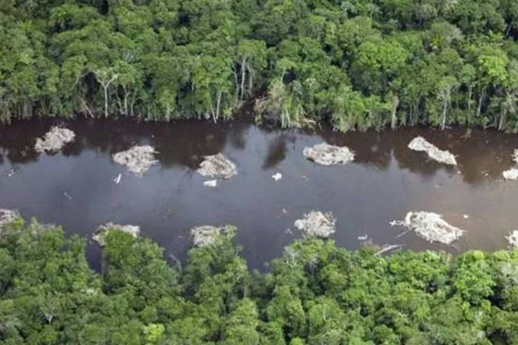 
	Belo Monte: cifra de 2012 n&atilde;o serve de compara&ccedil;&atilde;o porque inclui o financiamento da hidrel&eacute;trica Belo Monte, a maior usina em constru&ccedil;&atilde;o no pa&iacute;s
 (© Daniel Beltrá / Greenpeace)