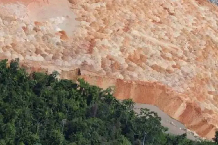 
	Imagens das obras de Belo Monte: de acordo com o cons&oacute;rcio, o clima est&aacute; tranquilo agora
 (© Daniel Beltrá / Greenpeace)
