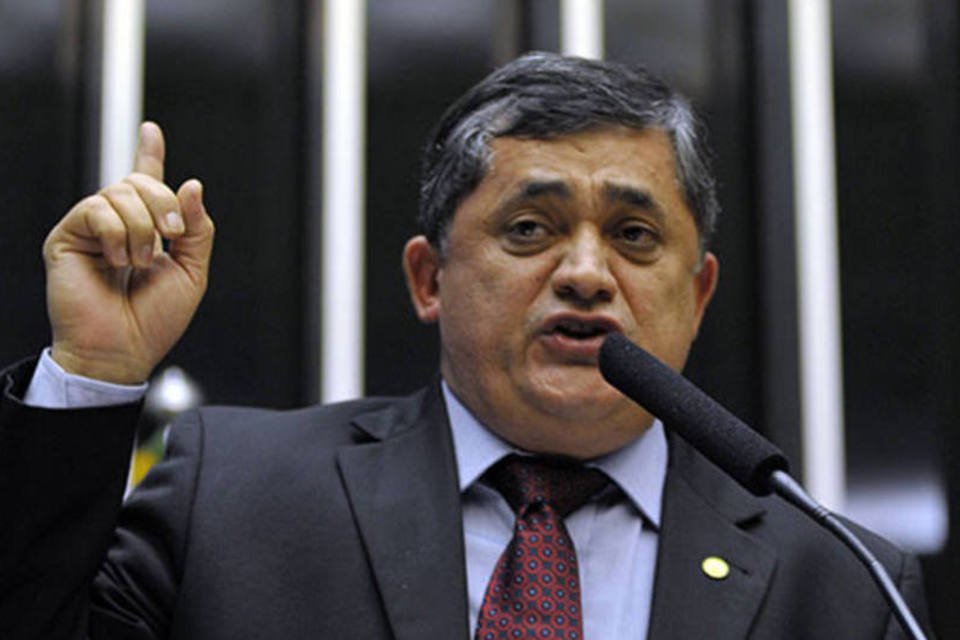 Reforma política causou maior derrota do PT, diz líder