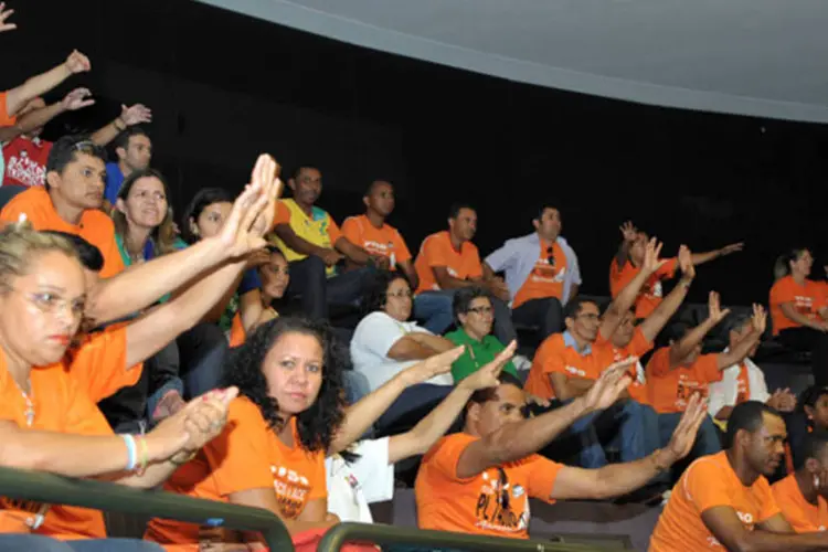 Agentes de saúde manifestam durante votação do projeto que fixa o piso nacional, na Câmara dos Deputados (Laycer Tomaz/Câmara dos Deputados)