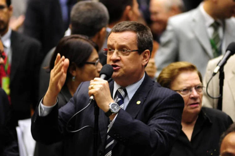
	Beto Albuquerque: ele disse ainda ser cedo para discutir poss&iacute;veis apoios num segundo turno
 (Gustavo Lima/Câmara dos Deputados)