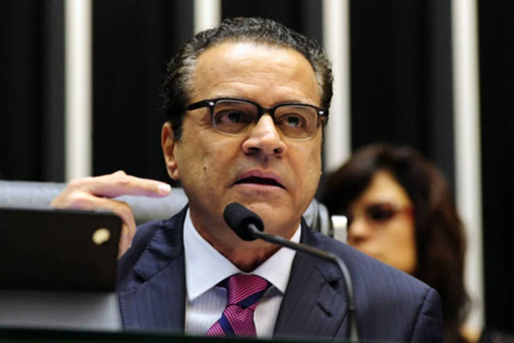 
	Presidente da C&acirc;mara, Henrique Eduardo Alves: Alves argumentou que a mat&eacute;ria &eacute; complexa e vai aguardar um consenso em torno da proposta
 (Gustavo Lima/Câmara dos Deputados)