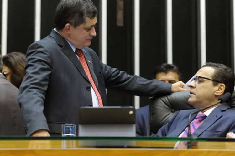 Deputado José Guimarães (líder do PT) e presidente Henrique Eduardo Alves (PMDB-RN) durante Sessão Deliberativa Ordinária na Câmara dos Deputados (Gustavo Lima/Câmara dos Deputados)