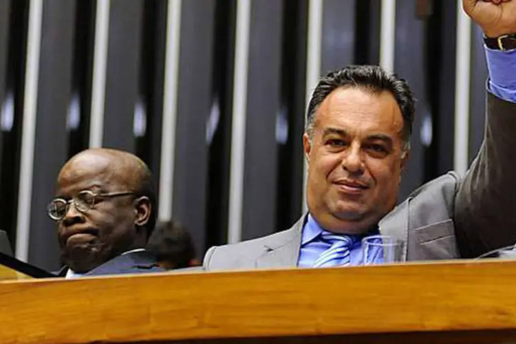 Deputado André Vargas (PT-PR) e o presidente do STF, Joaquim Barbosa, durante a Sessão Solene de Abertura do Ano Legislativo (Gustavo Lima/Câmara dos Deputados)