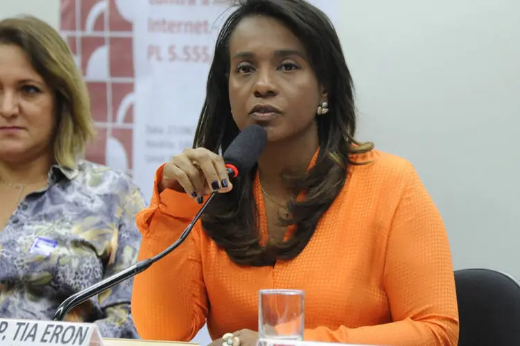 
	Tia Eron: o voto da parlamentar &eacute; considerado decisivo para aprovar a perda do mandato de Cunha
 (Câmara dos Deputados/Luis Macedo)