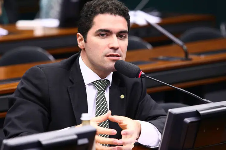 
	Newton Cardoso Junior (PMDB): Michel Temer teria convidado deputado para assumir Minist&eacute;rio da Defesa.
 (Antônio Augusto/Agência Câmara)