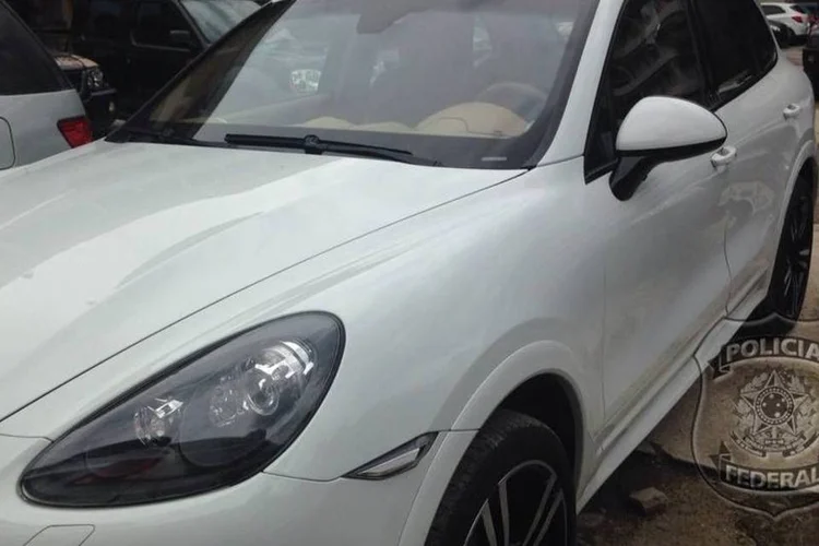 
	O Porsche Cayenne de Eike Batista: ap&oacute;s apreens&atilde;o, o carro foi visto estacionado no condom&iacute;nio do juiz, o que provocou grande pol&ecirc;mica no pa&iacute;s
 (Polícia Federal/Divulgação)