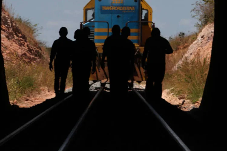 
	Transnordestina: ferrovia ligar&aacute; aTransnordestina em Parnamirim (CE) &agrave; malha da Ferrovia Centro-Atl&acirc;ntica (FCA), em Petrolina (PE). O trecho ter&aacute; 580 quil&ocirc;metros de extens&atilde;o.
 (Manuel Marques/EXAME)