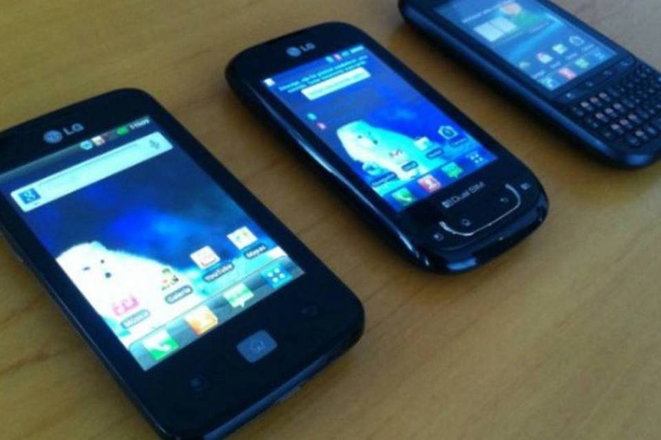 Duas pessoas são presas por fraude em venda de celulares