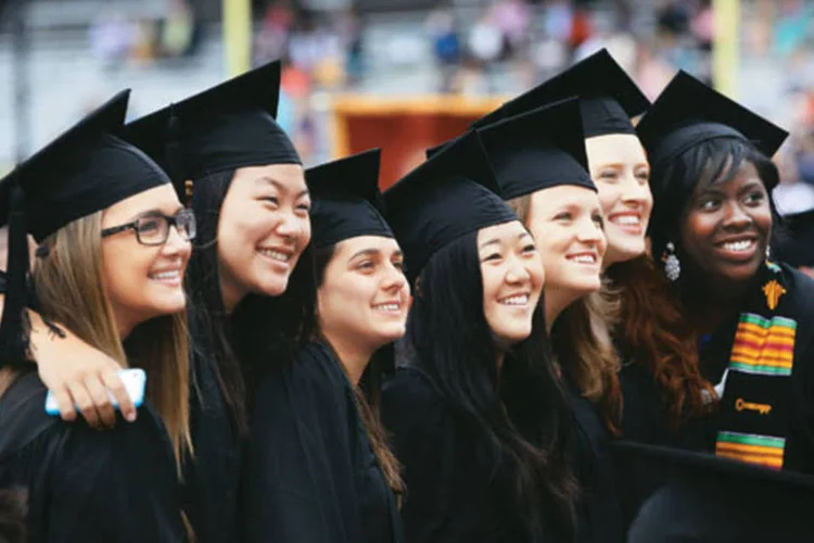 Formatura na Universidade de Boston: para especialistas, imigrantes criam, e não roubam, vagas (Joanne Rathe/The Boston Globe/Getty Images)
