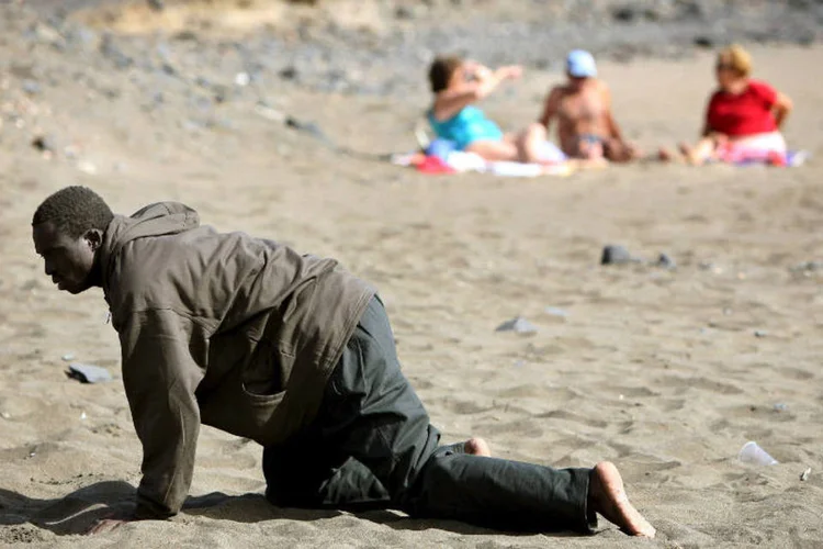 
	Refugiados chegam pelo Mediterr&acirc;nio: pesquisa do Conselho Italiano para os Refugiados (CIR), mostra que 82% deles apresentavam problemas psicol&oacute;gicos, mais da metade uma depress&atilde;o grave
 (Juan Medina / Reuters)