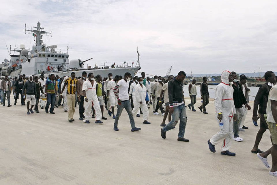 Mais de 5 mil imigrantes são resgatados no Mediterrâneo