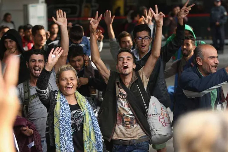 
	Refugiados chegam &agrave; Alemanha: Acnur reiterou que a UE teria de realocar 200 mil pessoas que est&atilde;o nos pa&iacute;ses europeus da linha de chegada dos refugiados
 (Gettyimages)