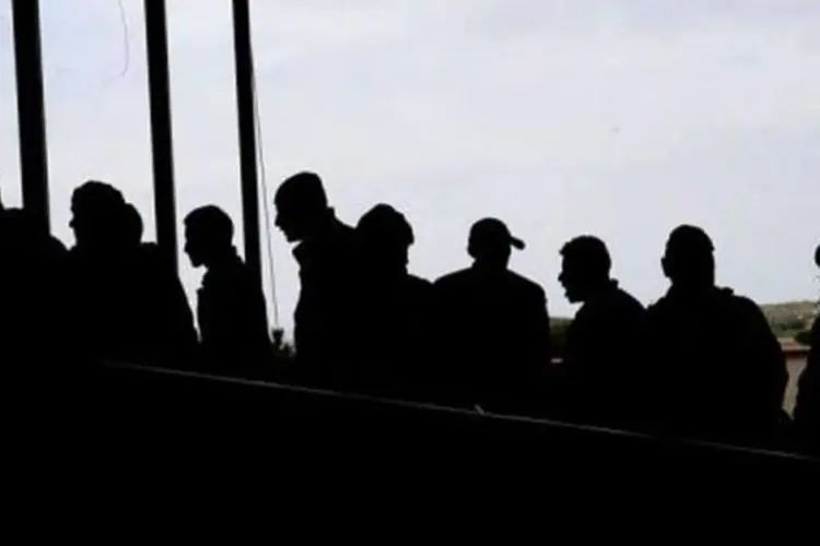 Nos últimos meses, milhares de pessoas procedentes da África em busca de trabalho ou fugindo dos conflitos políticos do Magreb, chegaram a Lampedusa (Filippo Monteforte/AFP)