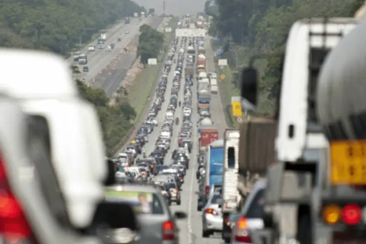 Trânsito no Natal: maior pico de tráfego deve ocorrer hoje entre as 11h e as 21h (Marcelo Camargo/ABr/Agência Brasil)