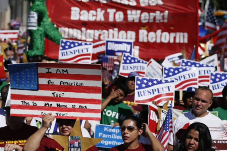 Manifestantes marcham para pedir a aprovação da reforma imigratória em Hollywood, nos Estados Unidos (REUTERS/Lucy Nicholson)
