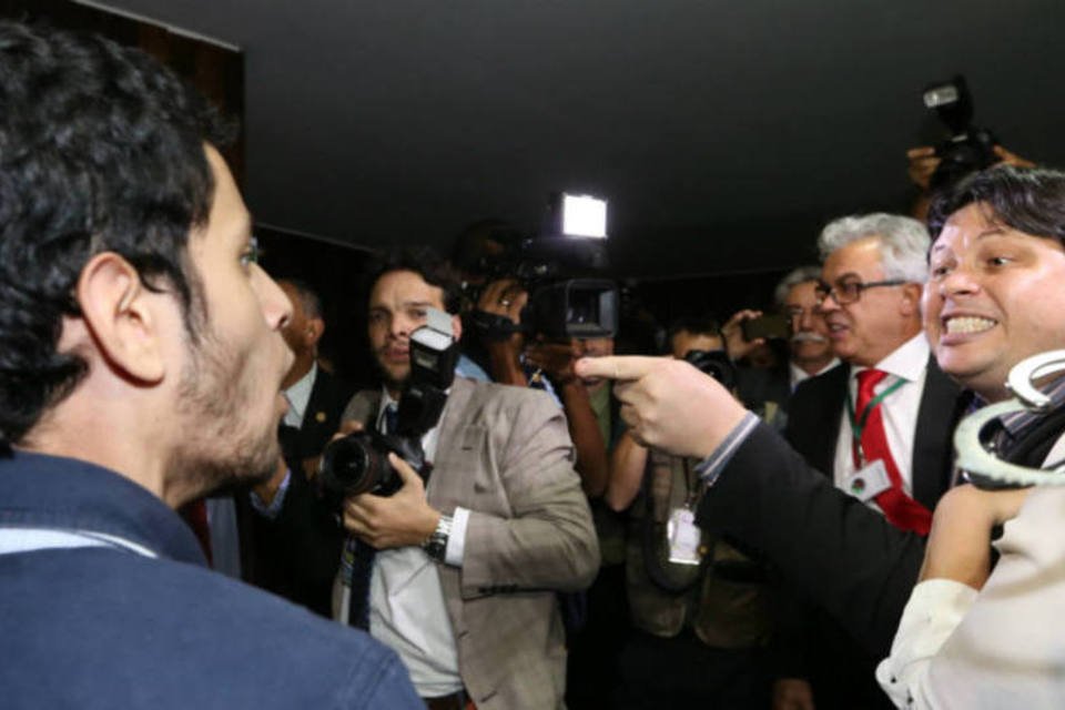 Confusão na Câmara termina com funcionário detido
