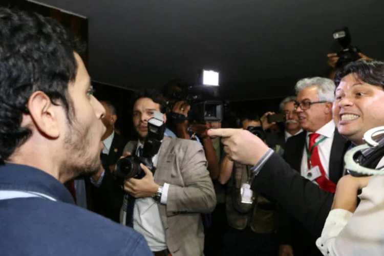
	Briga entre os manifestantes pr&oacute;-impeachment da presidente Dilma com funcion&aacute;rios da C&acirc;mara
 (Lula Marques/ Agência PT/Fotos Públicas)