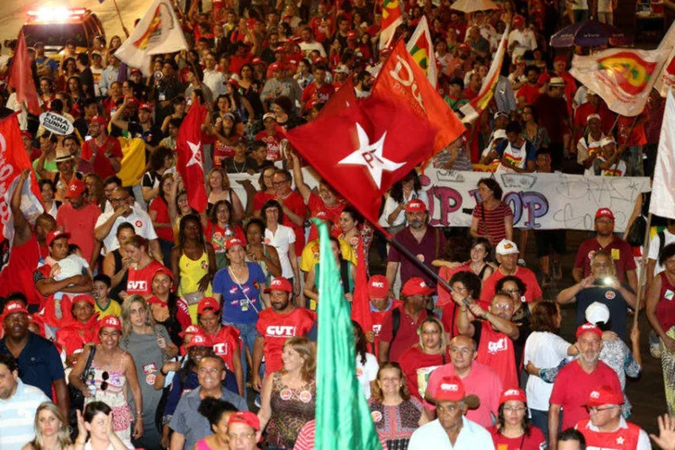 
	PT: quem tem a prerrogativa de ministros &eacute; a presidenta da Rep&uacute;blica e para chegar &agrave; Presid&ecirc;ncia da Rep&uacute;blica &eacute; preciso os votos da maioria dos brasileiros
 (Lula Marques/Agência PT/Fotos Públicas)