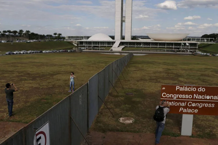 
	Impeachment: os gritos s&atilde;o de &quot;fora Dilma&quot; e &quot;fora Cunha&quot;
 (Ueslei Marcelino / Reuters)