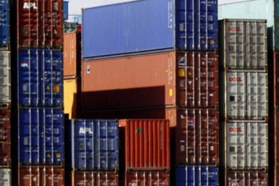 AEB mostra tendência de queda nas exportações e importações