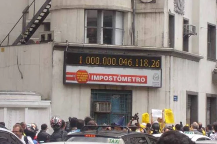 Impostômetro, em São Paulo: país arrecada demais e oferece baixo retorno em serviços à população (Divulgação/EXAME.com)