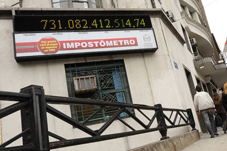 'Impostômetro' atinge R$ 200 bi quatro dias antes