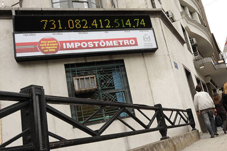 Brasileiro pagou R$ 1,1 tri em impostos em 2011