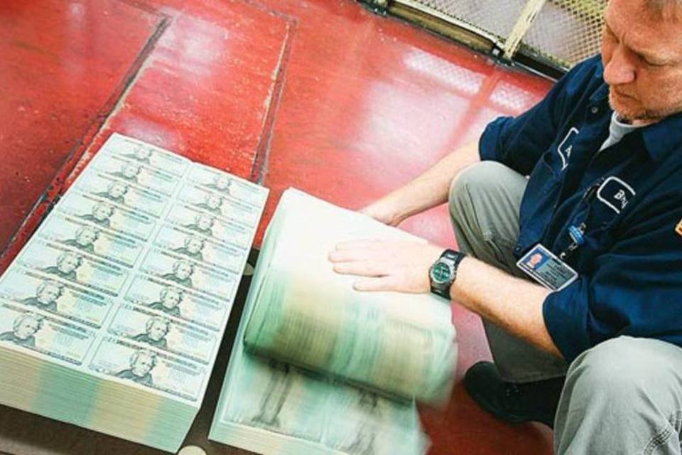 Dólar fecha a R$ 1,681, com alta de 2,75% na semana