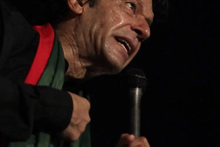 Imran Khan, líder do partido de oposição Tehreek-e-Insaf (PTI), durante um discurso em Islamabad (Faisal Mahmood/Reuters/Reuters)